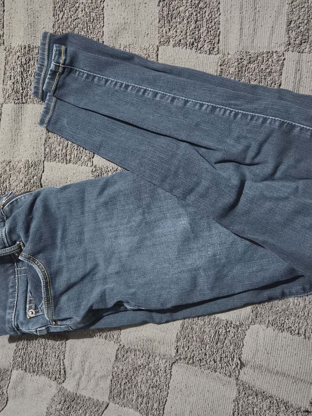 Women's Skinny Jeans in Mid Blue Wash - Sleek Fit